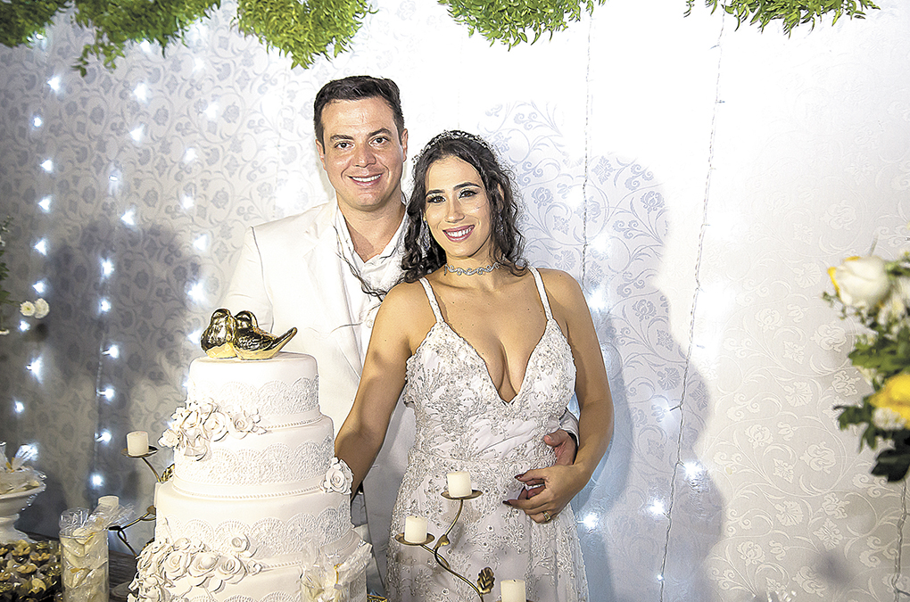 O coreógrafo Leandro Azevedo e Thamara Barroso se casaram em um bela cerimônia realizada no dia 15 no Hotel Ariaú, em Búzios, com a presença de muitos amigos