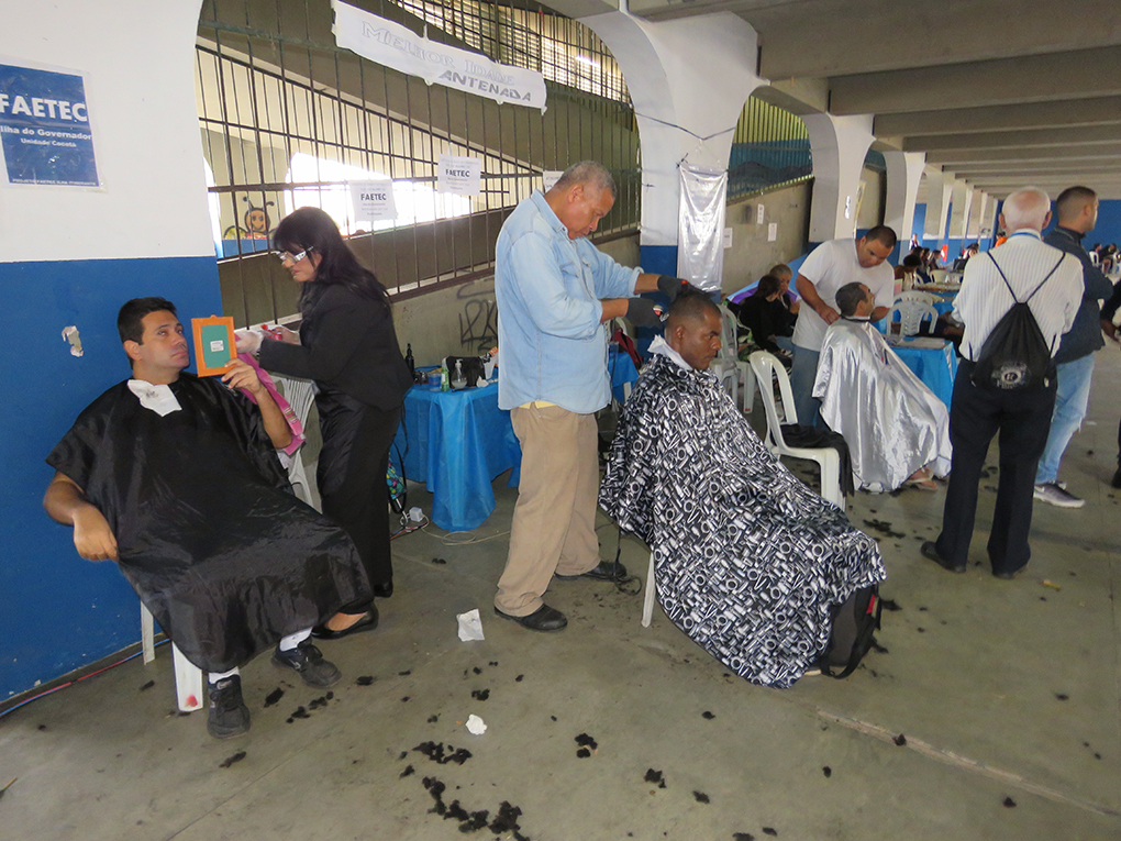 Ação social contou com uma série de serviços gratuitos, como corte de cabelo
