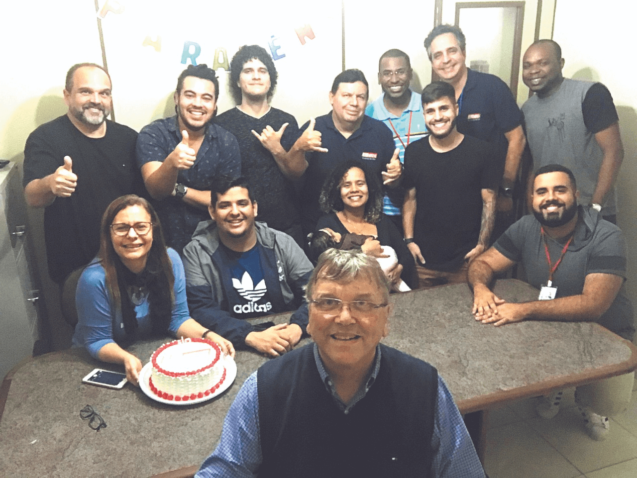Parte da equipe do Ilha Notícias e amigos comemoraram, na quarta, dia 4 de setembro, os 43 anos do jornal, junto com o fundador José Richard Waichel