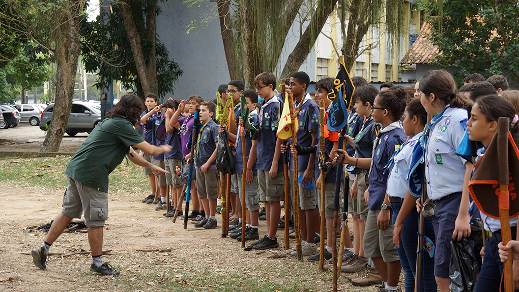 Jovens escoteiros receberam instruções dos chefes antes do ínicio das atividades (Fotos: Renato Elias)