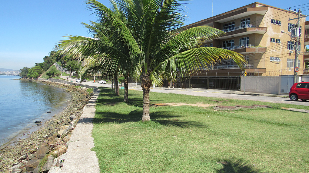 A orla do Quebra-Coco e as praças da região são opções de lazer e entretenimento para os insulanos