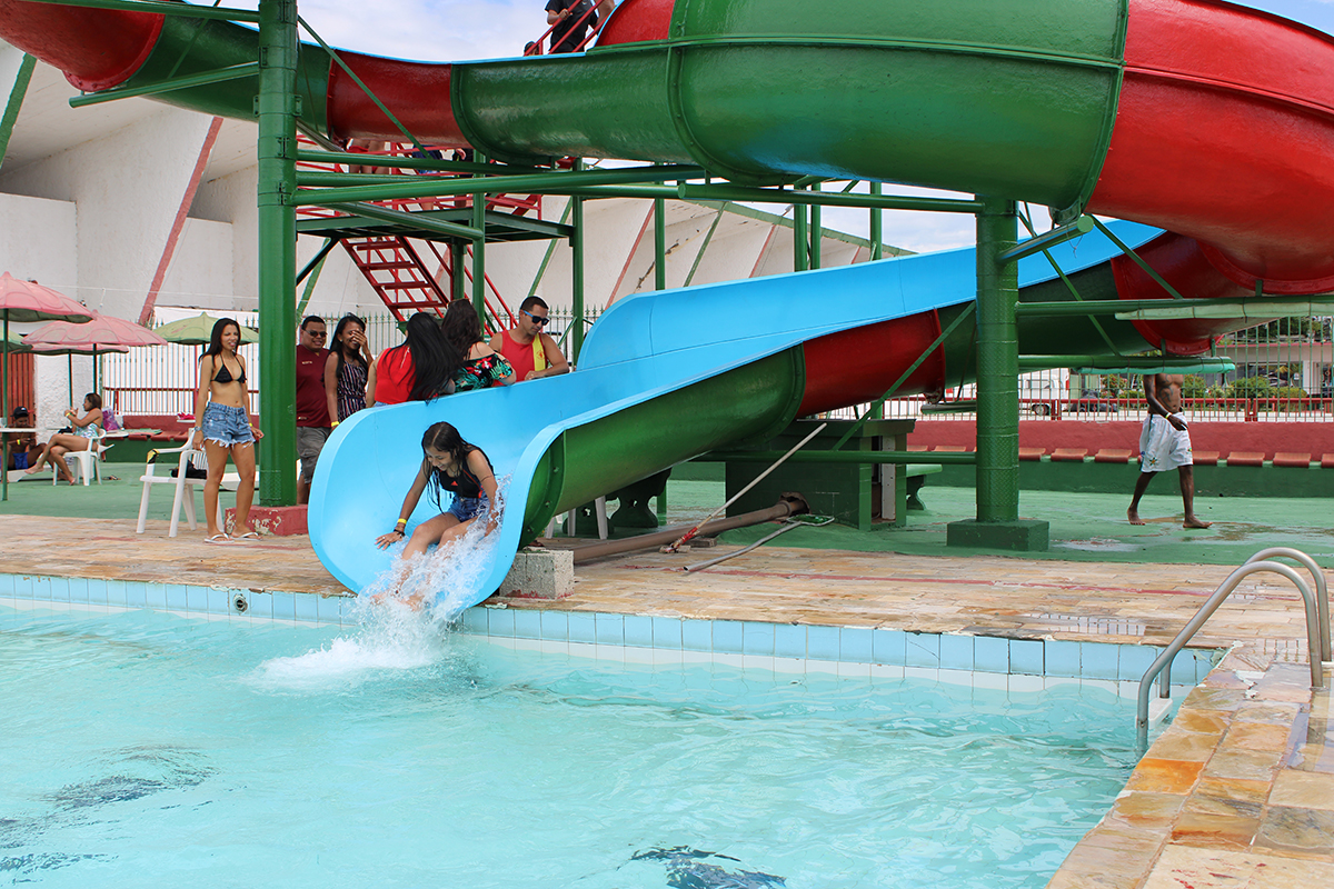 O tobogã é a grande atração do parque aquático da Lusa e atrai diversas crianças