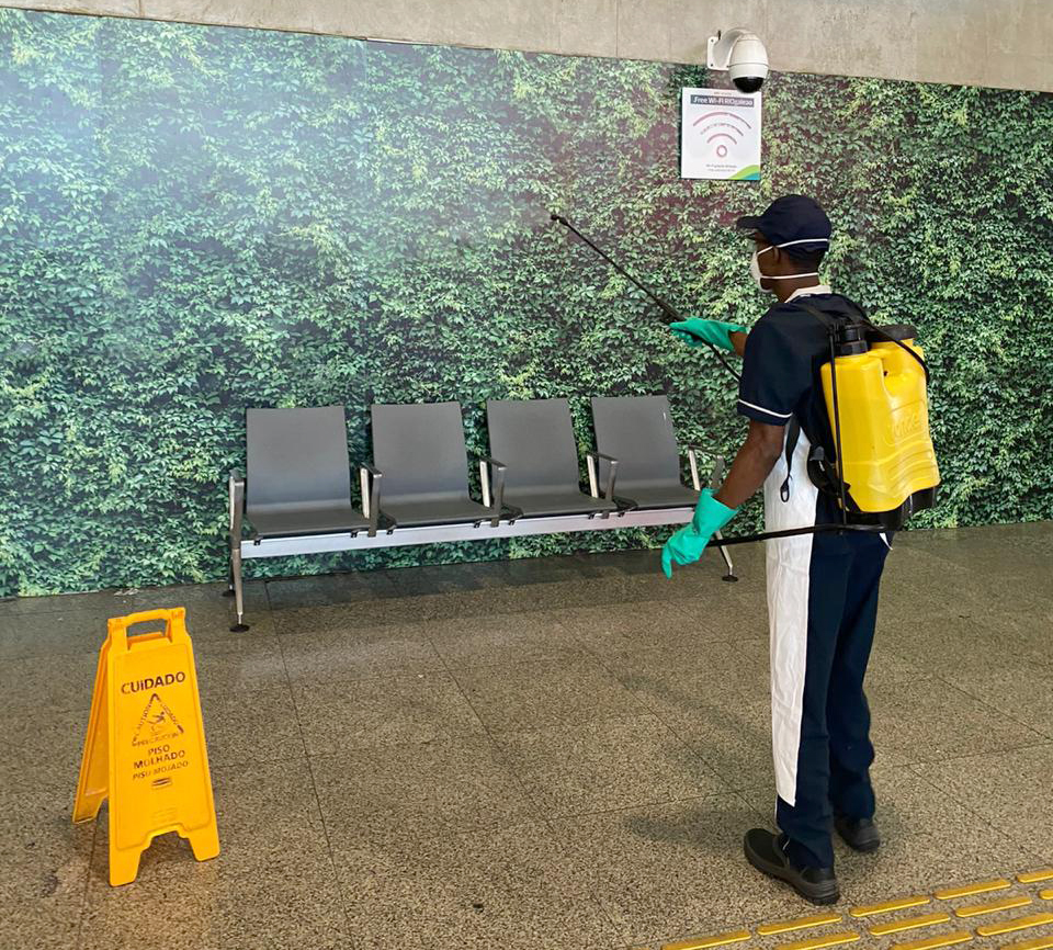 Diversas áreas do aeroporto estão sendo higienizadas