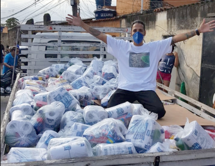 MC Daflor, um dos líderes do movimento Soul Pixta, arrecadou em parceria com o SOS Favelas e Viva Rio mais de 100 cestas básicas que foram distribuídas no complexo do Dendê. A meta de Daflor é arrecadar mais 400 cestas básicas para atender a comunidade