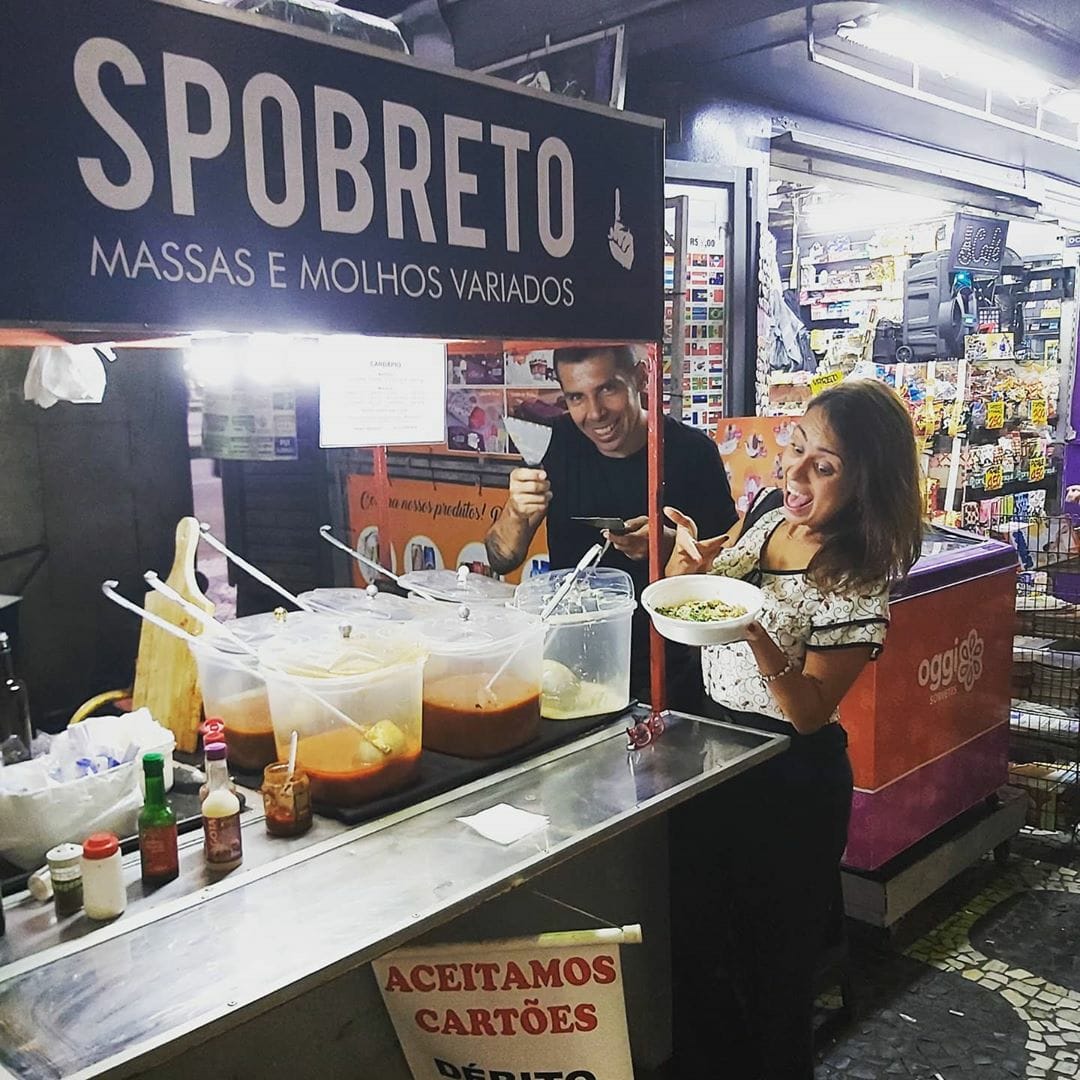 Os clientes do Spobreto passaram a tirar fotos com Leandro, que viralizou nas redes sociais