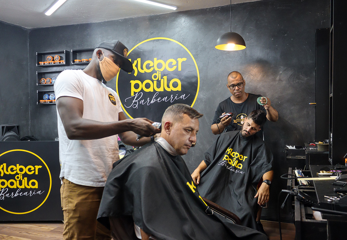 Fazer a barba e o cabelo é a nova opção para os insulanos na sede da Portuguesa