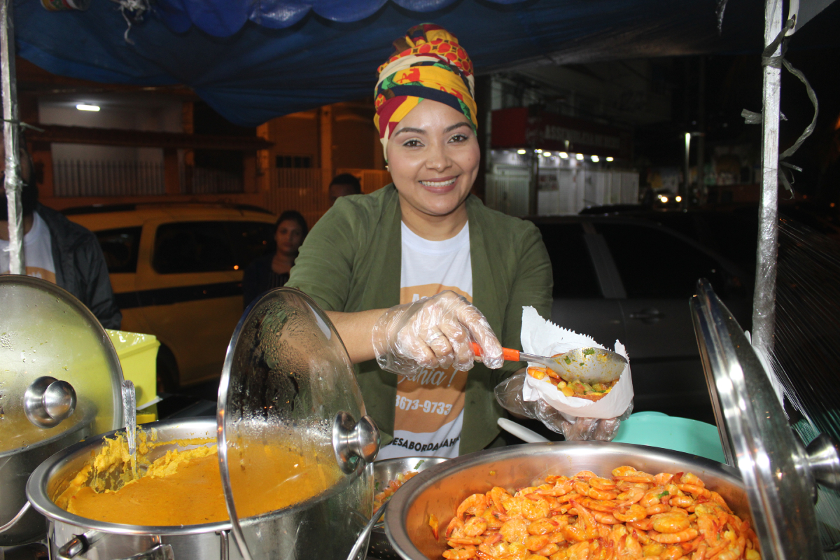 Jaciara vende acarajés no Cocotá, de quarta a sábado, das 16h às 22h