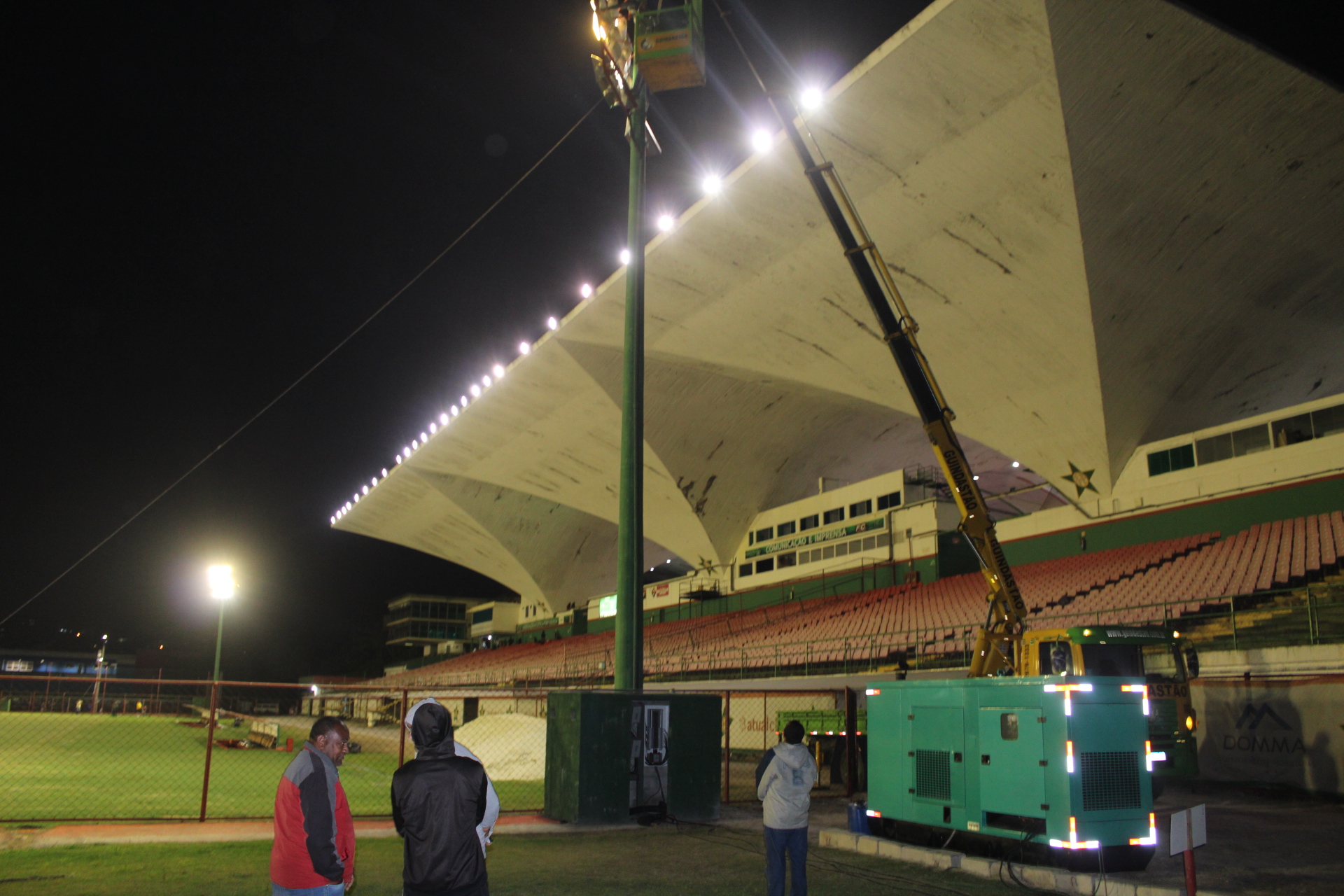 O estádio da Lusa durante o teste de iluminação ocorrido na quarta (21)