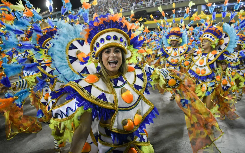 Foliões já podem ser nas alas e garantir presença no desfile da União da Ilha no Carnaval 2022 // Foto: Alexandre Durão