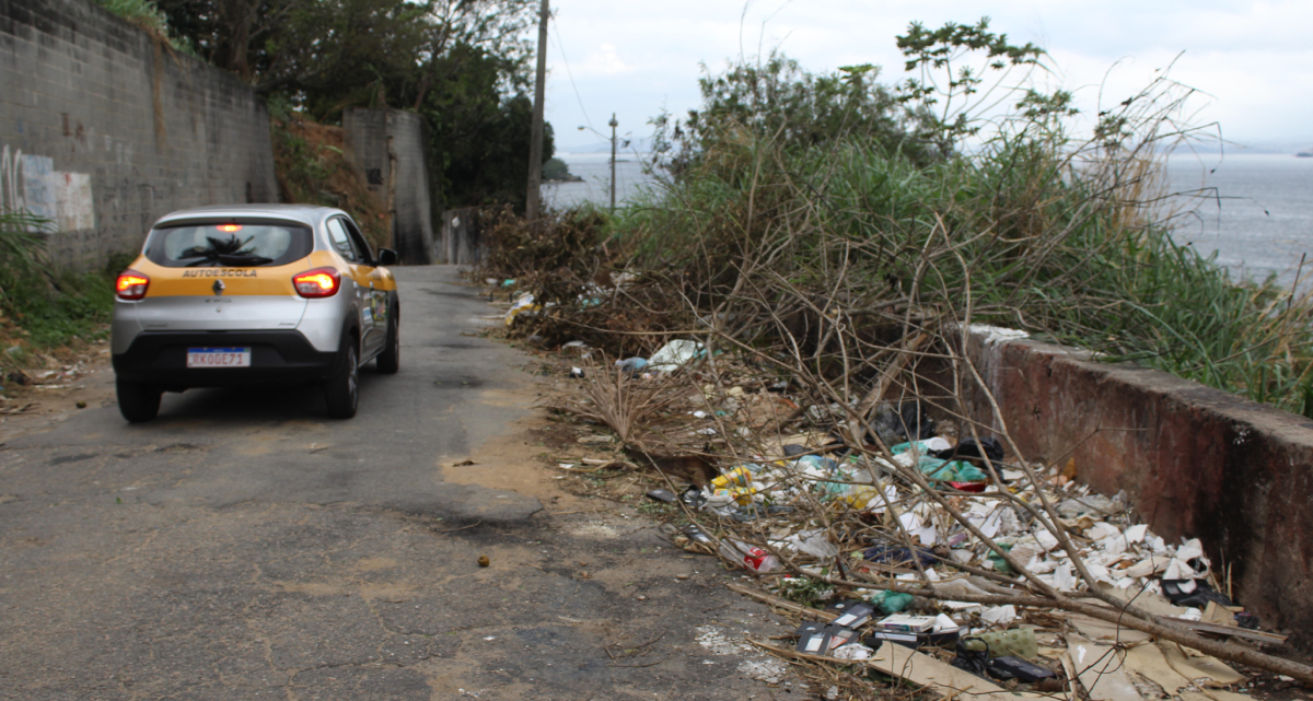 Rua Marquês de Muritiba, 126, volta a ser local de despejo de lixo irregular