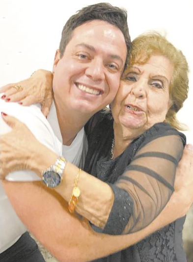 Miracy de Barros e Leandro Azevedo, que fizeram sucesso em programas da Rede Globo, abrilhantaram o Baile da Lusa, que acontece todas as quintas, 19h