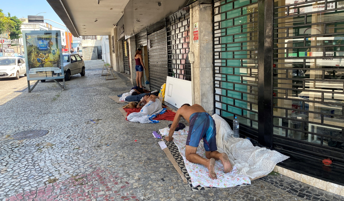 Ocupação de moradores em situação de rua afasta a clientela na Portuguesa