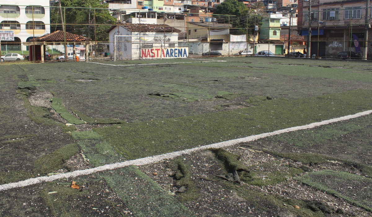 A recuperação do campo de futebol society do do INPS é uma das intervenções no bairro prometidas no projeto Bairro Maravilha
