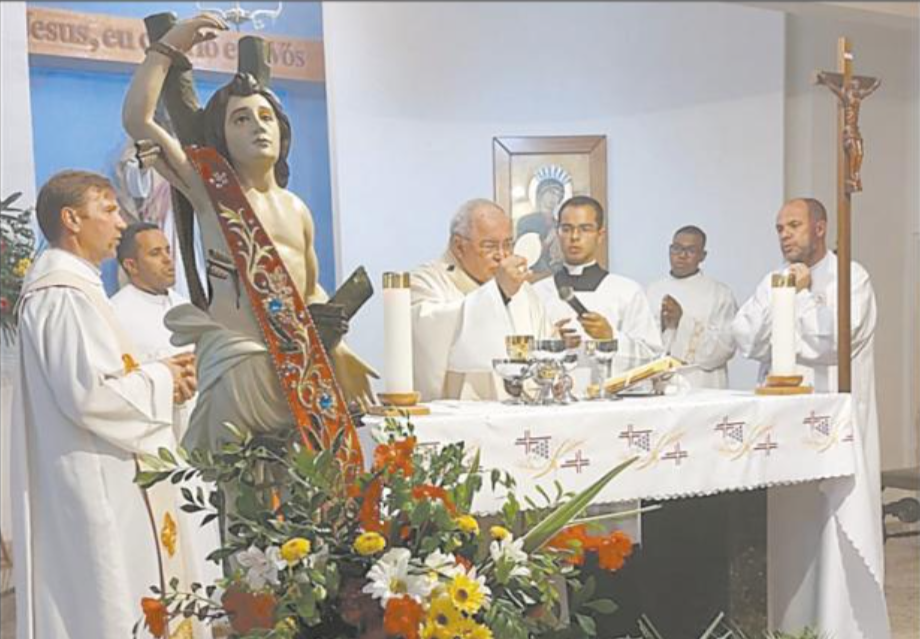 O Cardeal Dom Orani, em visita à Paróquia São Sebastião, no Cocotá, na última terça (17), dando continuidade à trezena dedicada ao padroeiro do Rio de Janeiro