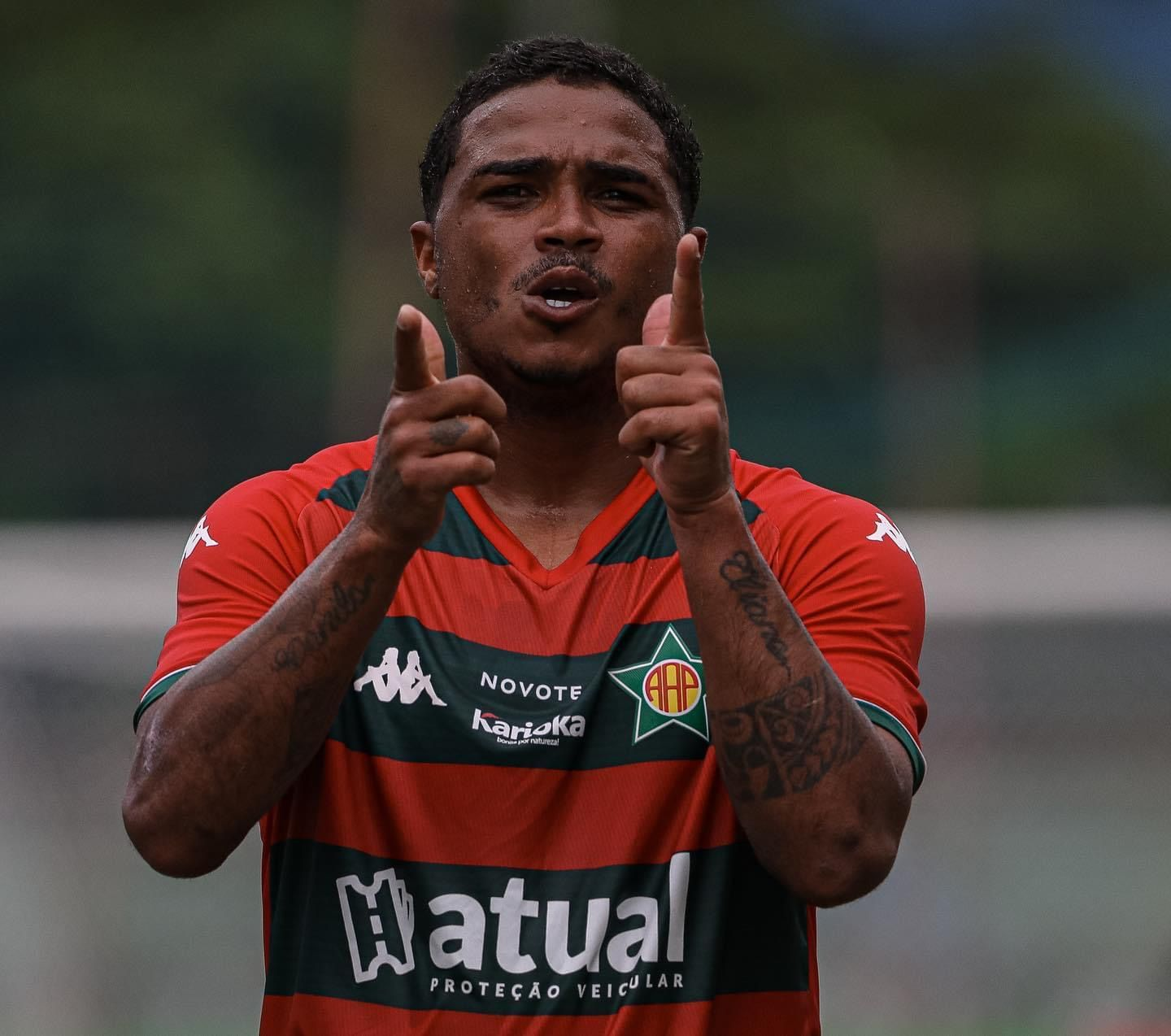 O atacante Émerson Carioca desencantou na competição ao marcar dois gols na vitória diante do Volta Redonda