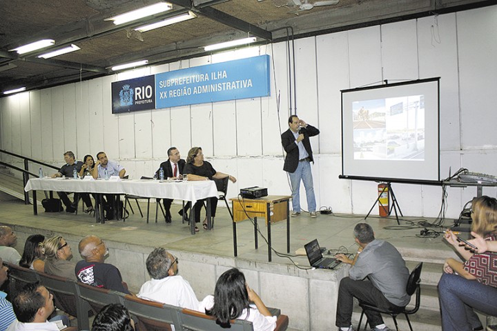 O Secretário de Transportes Carlos Osório fez a apresentação do esquema do BRT através de slides