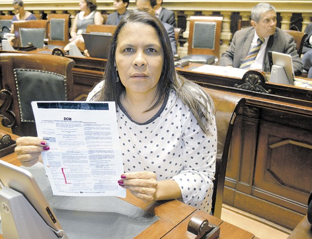 Vereadora pediu documentos para entender serviços