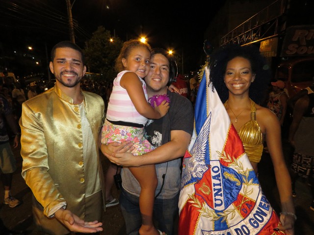 Phelipe Lemos, Wilsinho, sua filha Alice Alves e a porta-bandeira Dandara Ventapane