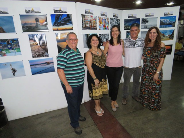 O Fotógrafo Roberto Macchiute realiza na Biblioteca Euclídes da Cunha, no Cocotá, a exposição “Fotógrafos de Expressão” onde reúne 160 fotos junto com outros 56 fotógrafos. 