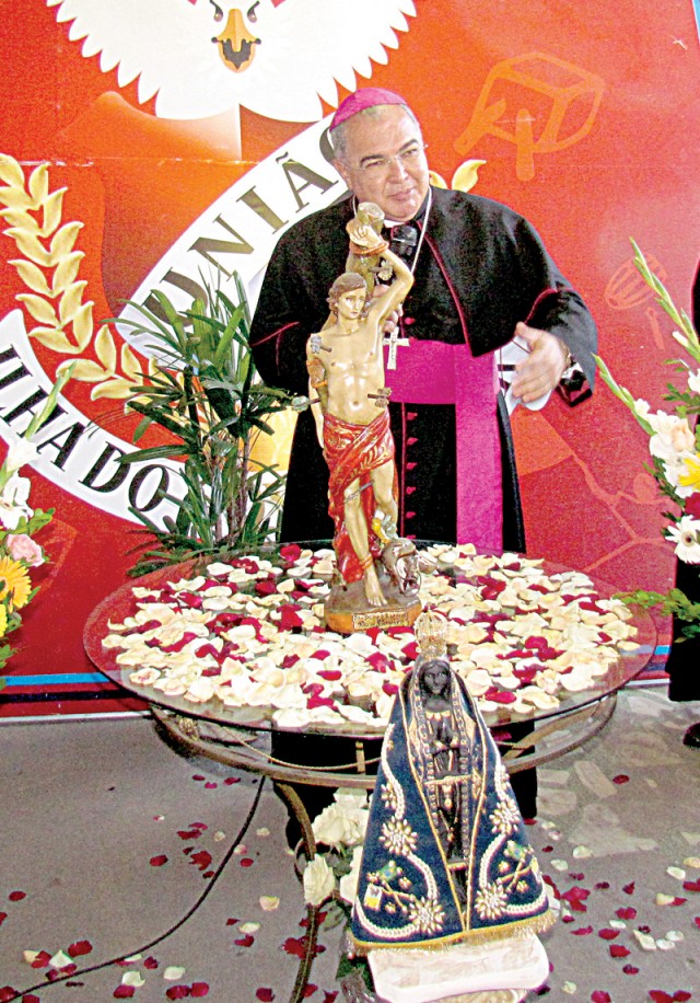 O arcebispo Orani levou fé a quadra da União