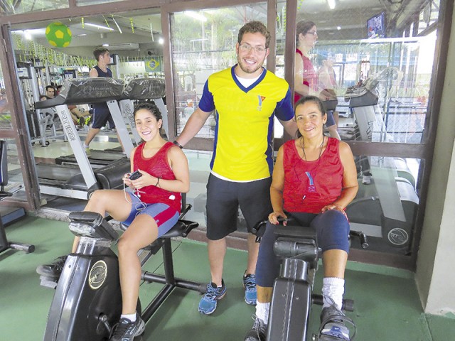 Com as orientações dos professores Ângelo e Andréa, os associados mantém a saúde em dia com os treinos na musculação