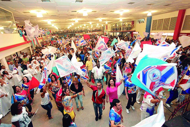 A torcida lotou a quadra da União para a festa da escolha do samba-enredo de 2013 no sábado (13)