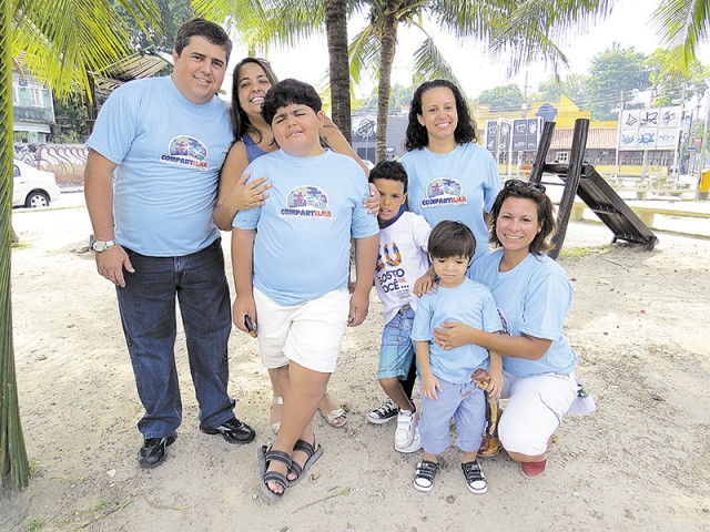 Pais de filhos autistas promovem o evento que tem como objetivo informar e conscientizar os insulanos
