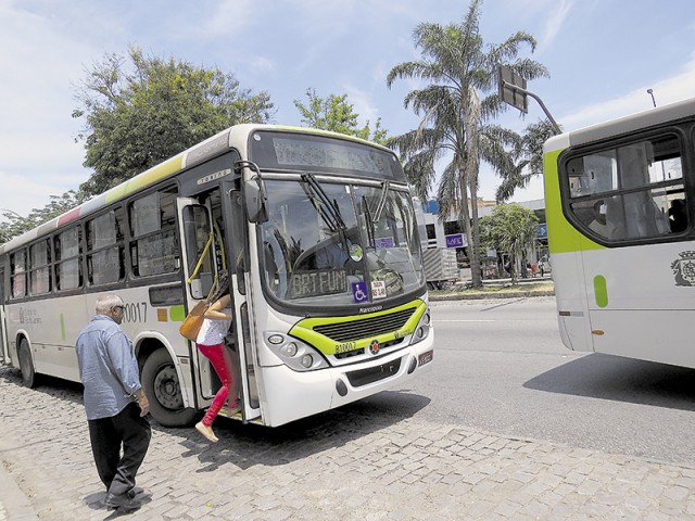 Paranapuan põe ônibus velhos para servir usuários das linhas 634 e 635