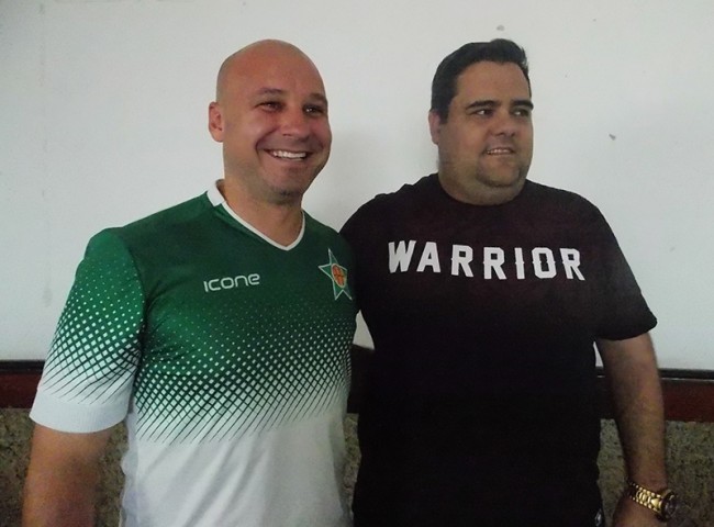 O técnico Rogério Corrêa e o vice-presidente de futebol da lusa, Marcelo Barros 