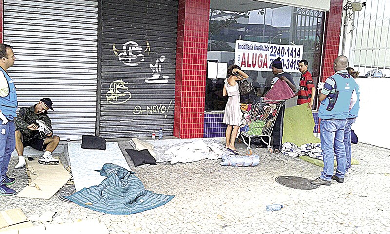 Moradores de rua não aceitam ir para o abrigo Stella Maris, no Galeão