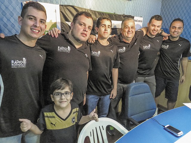 A equipe da rádio transmite diariamente informações sobre o Botafogo