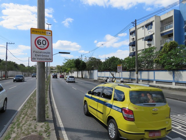 A CET-Rio baixou o limite de velocidade em dois radares da Estrada do Galeão para 60 km/h, mas em outro continua 80km/h