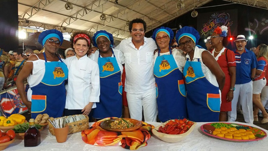 A renomada chef de cozinha Flávia Quaresma preparou, com outros cozinheiros, um prato típico da região da Bahia para fazer uma homenagem a feira das Yabás, durante o programa da rede Globo de Televisão