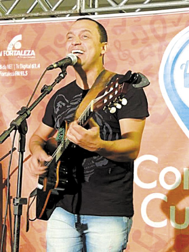 Carlos Lima faz show no Planeta da Ribeira