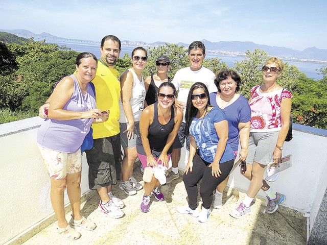Parte do grupo que se reuniu no sábado (12) para visitar o mirante no Santuário de Fátima, no Jardim Guanabara