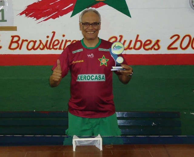 Pedro Carlos é atleta da Portuguesa Carioca e fundador do departamento de futebol de mesa no clube