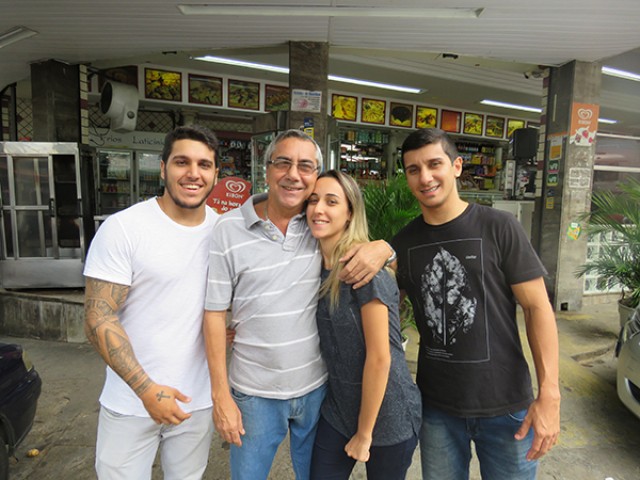 Com os filhos Lucas, Gabriela e Matheus, Carlos Alberto, conquistou o sucesso com muita dedicação