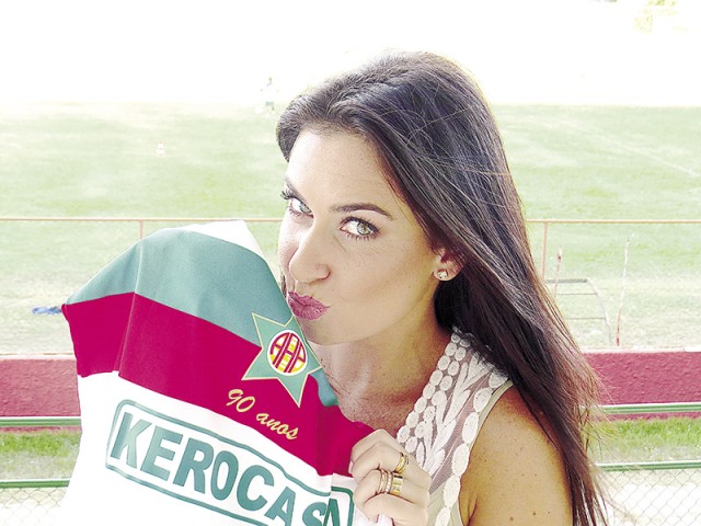 Larissa é a embaixadora do time da Associação Atlética Portuguesa