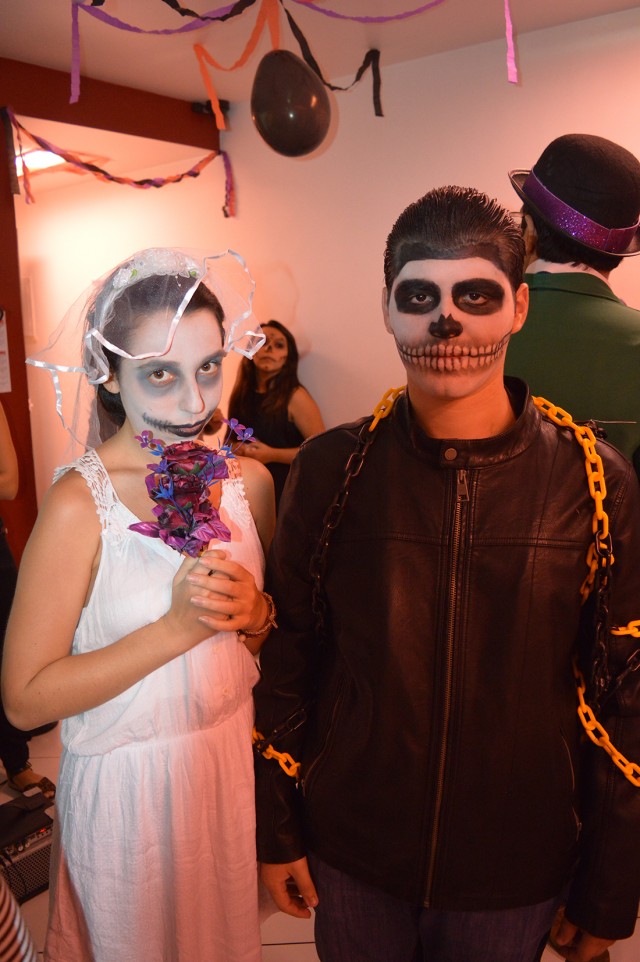 Alunos e professores capricharam na maquiagem e no figurino na festa de Halloween do Wizard Ilha, que aconteceu em 28 de outubro